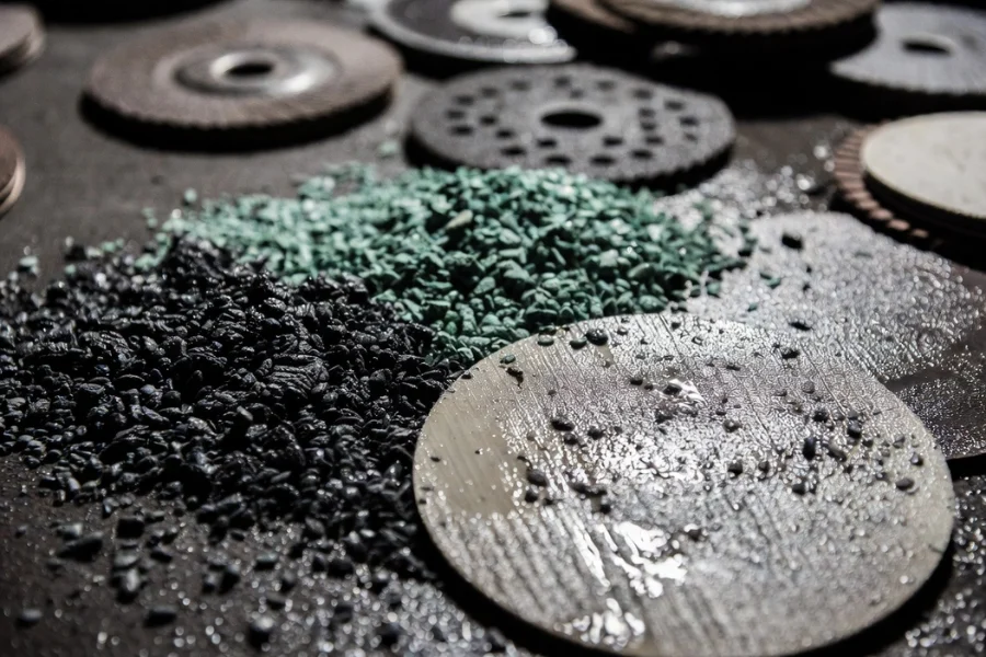 Silicon Carbide Abrasive vs. Aluminum Oxide Abrasive showing silicon carbide abrasive materials

